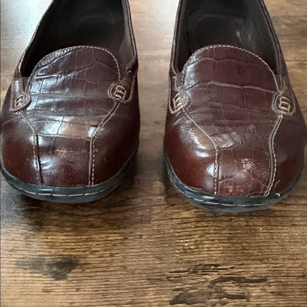 Clarks Women's Croc-Embossed Brown Loafers - Picture 5 of 8